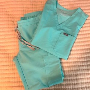 FIGS mint scrub top and bottom size XS